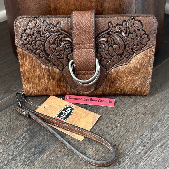 Justin Boots Wristlet/Wallet,hair hide,bone inlay,magnetic close,multisection - Picture 1 of 11